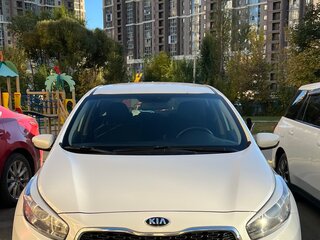2018 Kia Ceed II Рестайлинг, белый, 1680000 рублей, вид 2