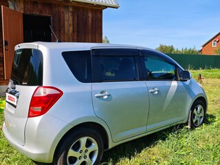 2005 Toyota Ractis I, серебристый, 630000 рублей, вид 2
