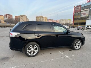 2013 Mitsubishi Outlander III, чёрный, 1390000 рублей, вид 3