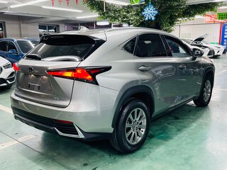 2021 Lexus NX 200 I Рестайлинг, серебристый, 3768000 рублей, вид 4