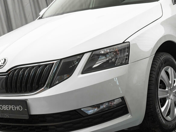 2019 Skoda Octavia III (A7) Рестайлинг, белый, 1525000 рублей - вид 19