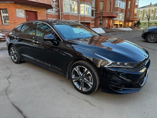 2021 Kia K5 III, чёрный, 2860000 рублей, вид 1