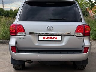 2014 Toyota Land Cruiser 200 Series Рестайлинг 1, белый, 4000000 рублей, вид 3
