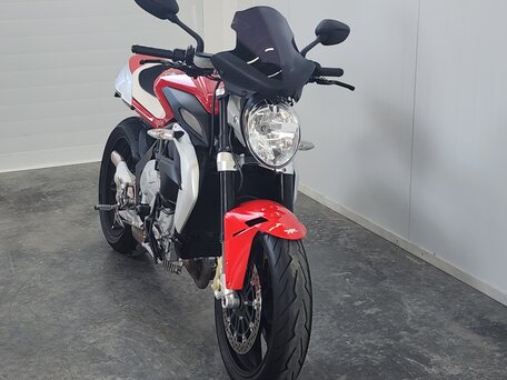 2013 MV Agusta Brutale 675, красный, 529000 рублей, вид 3