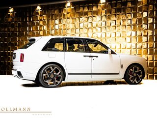 2026 Rolls-Royce Cullinan Black Badge I Рестайлинг (Series II), белый, 61569169 рублей, вид 2