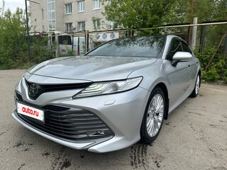 2021 Toyota Camry VIII (XV70), серебристый, 3399000 рублей, вид 1