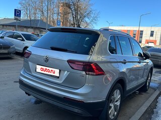 2017 Volkswagen Tiguan II, серебристый, 1840000 рублей, вид 4