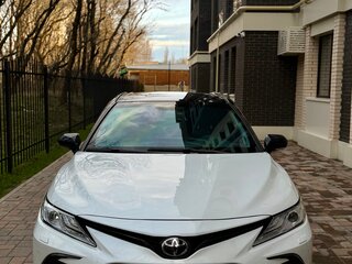 2021 Toyota Camry VIII (XV70) Рестайлинг, белый, 3250000 рублей, вид 2