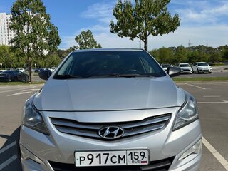 2015 Hyundai Solaris I Рестайлинг, серебристый, 1025000 рублей, вид 2