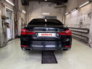 2017 BMW 7 серии Long 750Li xDrive VI (G11/G12), чёрный, 3050000 рублей, вид 4