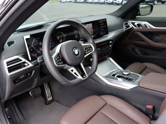 2025 BMW 4 серии 420i G22, G23, G26 Рестайлинг, чёрный - вид 2