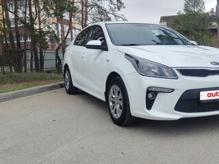 2019 Kia Rio IV, белый, 1550000 рублей, вид 3