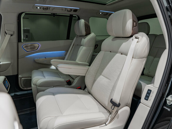 2026 Lynk & Co 900, чёрный - вид 18
