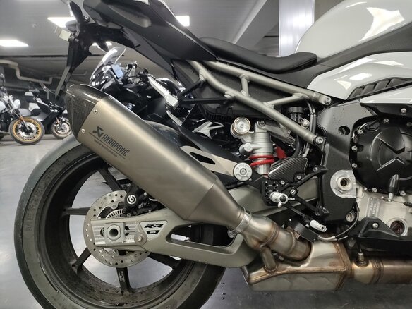 2026 BMW S 1000 RR, белый, 2750000 рублей - вид 4