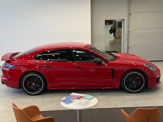 2017 Porsche Panamera Turbo II, красный, 8400000 рублей, вид 2