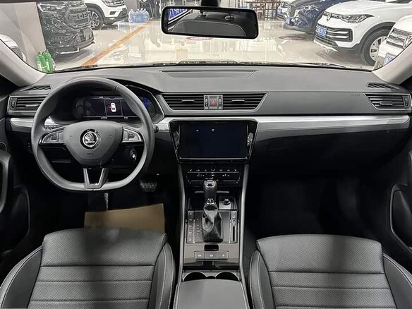 2025 Skoda Superb III Рестайлинг, чёрный - вид 9