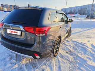 2018 Mitsubishi Outlander III Рестайлинг 2, серый, 1530000 рублей, вид 5