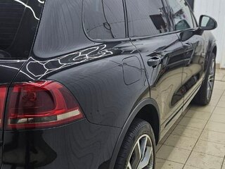 2010 Volkswagen Touareg II, чёрный, 2100000 рублей, вид 4