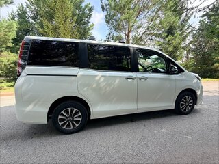 2019 Toyota Esquire I Рестайлинг, белый, 2350000 рублей, вид 3