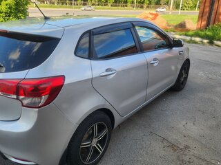 2016 Kia Rio III Рестайлинг, серебристый, 850000 рублей, вид 5