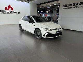 2022 Volkswagen Golf VIII, белый, 1999900 рублей, вид 3