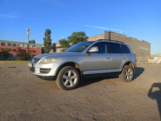 2009 Volkswagen Touareg I Рестайлинг, серебристый, 980000 рублей, вид 5