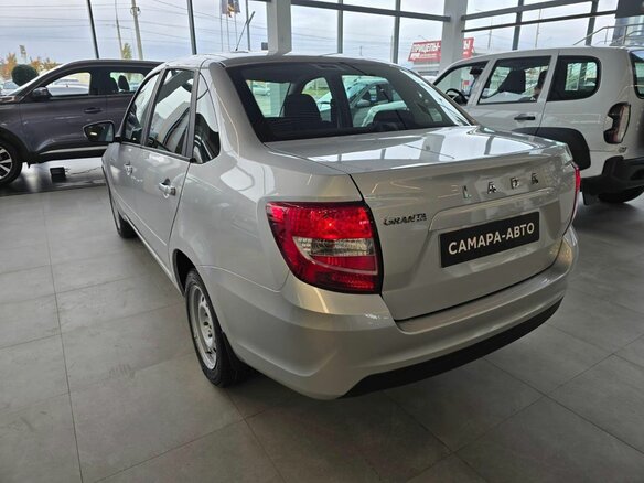 2026 Lada (ВАЗ) Granta I Рестайлинг, серебристый, 1007000 рублей - вид 4