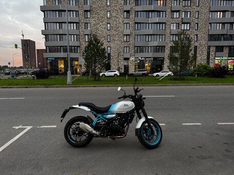 2025 Royal Enfield Guerrilla 450, белый, 540000 рублей, вид 1