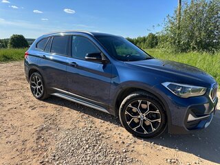 2020 BMW X1 20i xDrive II (F48) Рестайлинг, синий, 3850000 рублей, вид 4