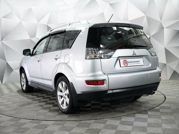 2010 Mitsubishi Outlander II Рестайлинг, серебристый, 1210000 рублей - вид 2