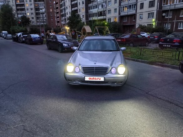 2001 Mercedes-Benz E-Класс 220 II (W210, S210) Рестайлинг, серебристый