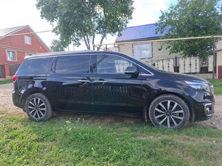 2016 Kia Carnival III, чёрный, 2600000 рублей, вид 3