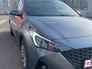 2021 Hyundai Solaris II Рестайлинг, серый, 2150000 рублей, вид 4