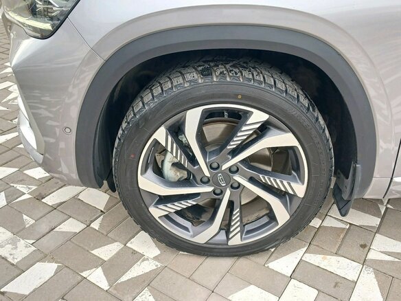 2024 Geely Monjaro I, серый, 3375000 рублей - вид 3