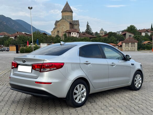 2016 Kia Rio III Рестайлинг, серебристый, 1183000 рублей - вид 6