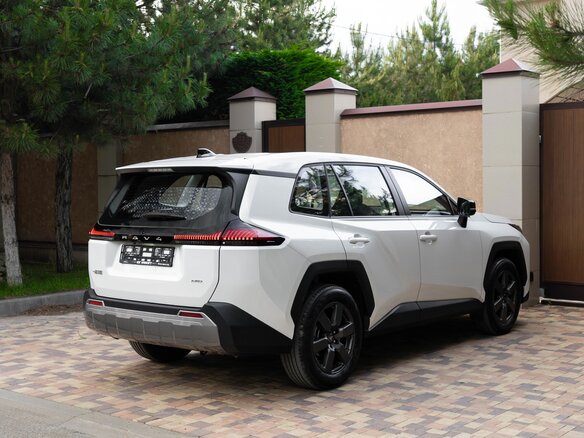 2026 Toyota RAV4 VI (XA60), белый - вид 7