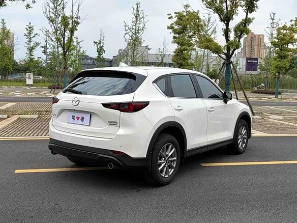 2024 Mazda CX-5 II Рестайлинг, белый, 2160000 рублей - вид 4