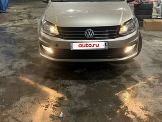 2018 Volkswagen Polo V Рестайлинг, бежевый, 700000 рублей, вид 2
