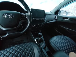 2017 Hyundai Solaris II, чёрный, 1000000 рублей, вид 3
