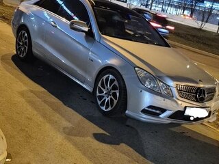 2009 Mercedes-Benz E-Класс 350 IV (W212, S212, C207), серебристый, 1600000 рублей, вид 1