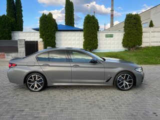 2020 BMW 5 серии 530d xDrive VII (G30/G31/G38) Рестайлинг, серый, 5150000 рублей, вид 4
