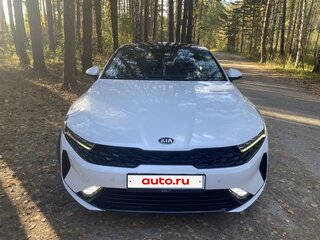 2021 Kia K5 III, белый, 2600000 рублей, вид 3
