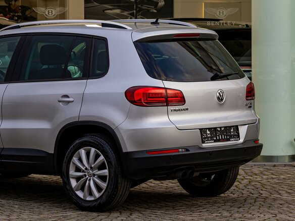 2016 Volkswagen Tiguan I Рестайлинг, серебристый, 1595000 рублей - вид 9