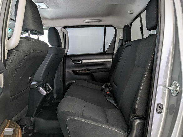 2022 Toyota Hilux VIII Рестайлинг 2, серебристый - вид 17