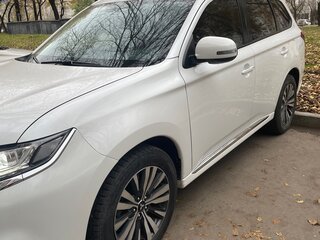 2022 Mitsubishi Outlander III Рестайлинг 3, белый, 2500000 рублей, вид 4
