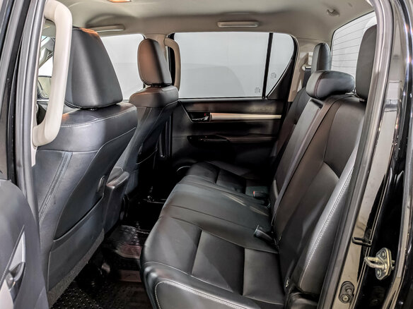 2017 Toyota Hilux VIII, чёрный, 3575000 рублей - вид 9