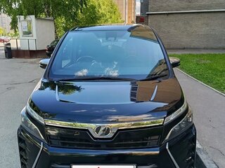2018 Toyota Voxy III (R80) Рестайлинг, чёрный, 2250000 рублей, вид 1