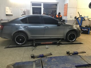2017 Skoda Octavia III (A7) Рестайлинг, серый, 1560000 рублей, вид 5