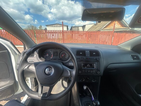 2018 Volkswagen Polo V Рестайлинг, белый, 775000 рублей - вид 5
