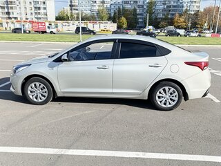 2018 Hyundai Solaris II, бежевый, 1550000 рублей, вид 2